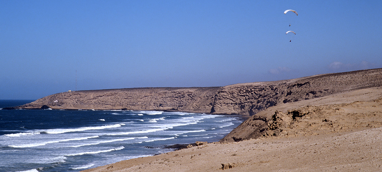 mar04_7_021 pano.jpg - Sud ouest, octobre-novembre 2004 côte au nord d'Aglou plage  Ektachrome 100 GX
